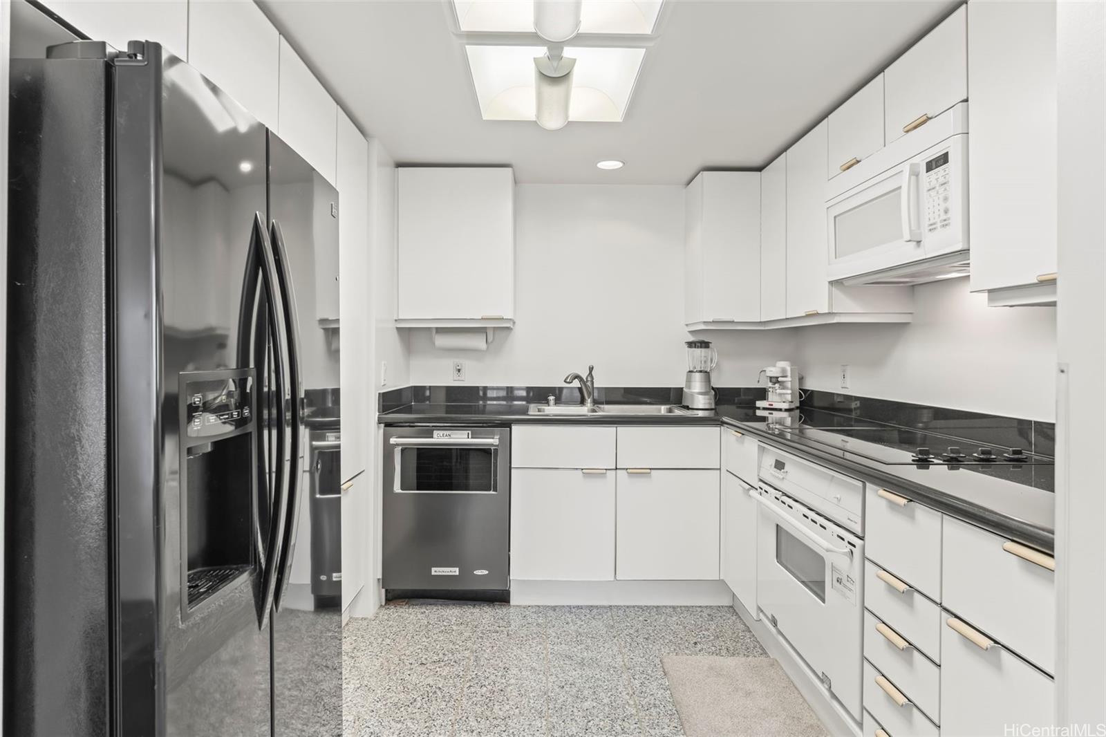 Waikiki Landmark condo # 1103, Honolulu, Hawaii - photo 4 of 16