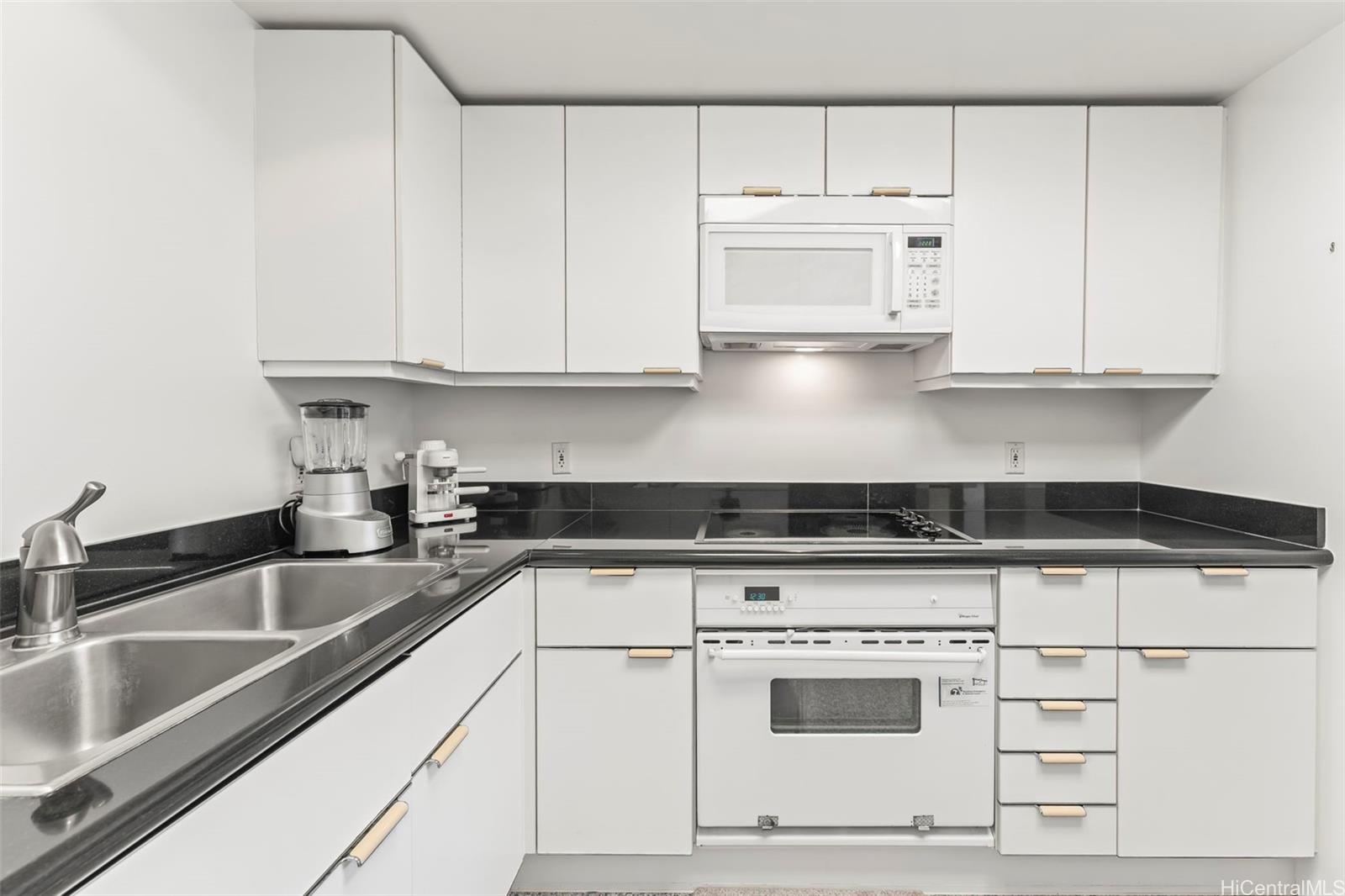 Waikiki Landmark condo # 1103, Honolulu, Hawaii - photo 5 of 16