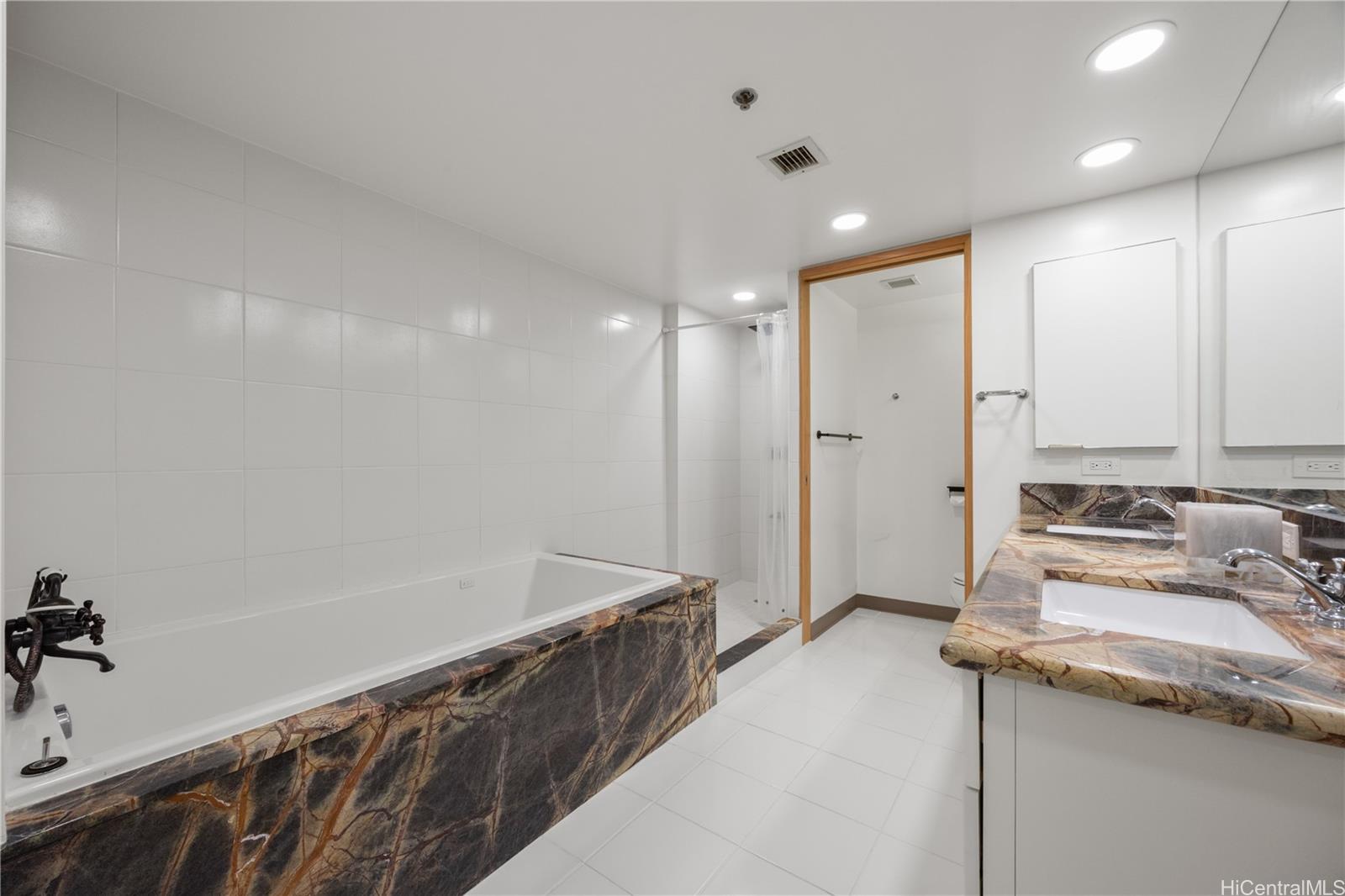 Waikiki Landmark condo # 1701, Honolulu, Hawaii - photo 13 of 24