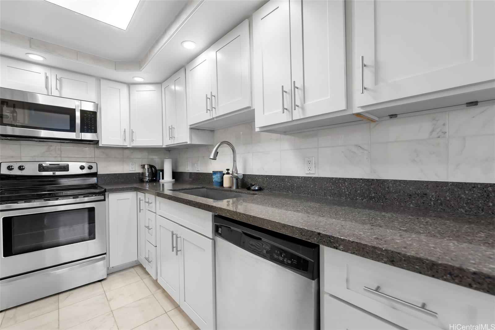 Waikiki Landmark condo # 1903, Honolulu, Hawaii - photo 9 of 25