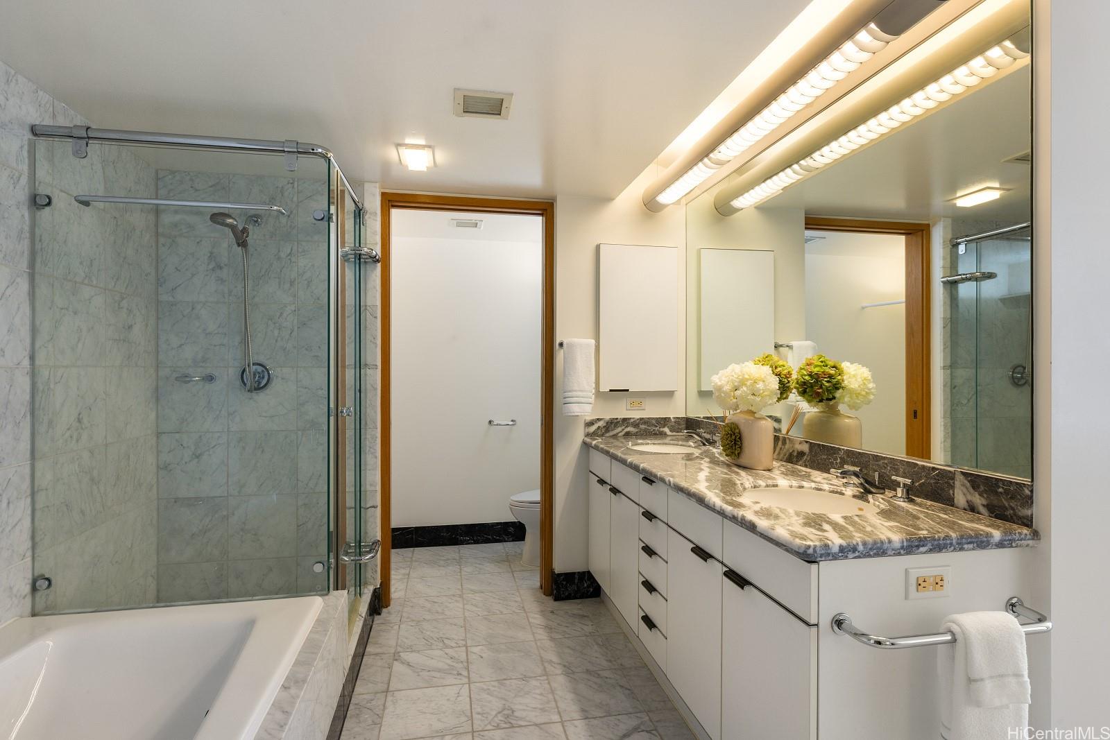 Waikiki Landmark condo # 2201 (Mauka Tower), Honolulu, Hawaii - photo 14 of 24