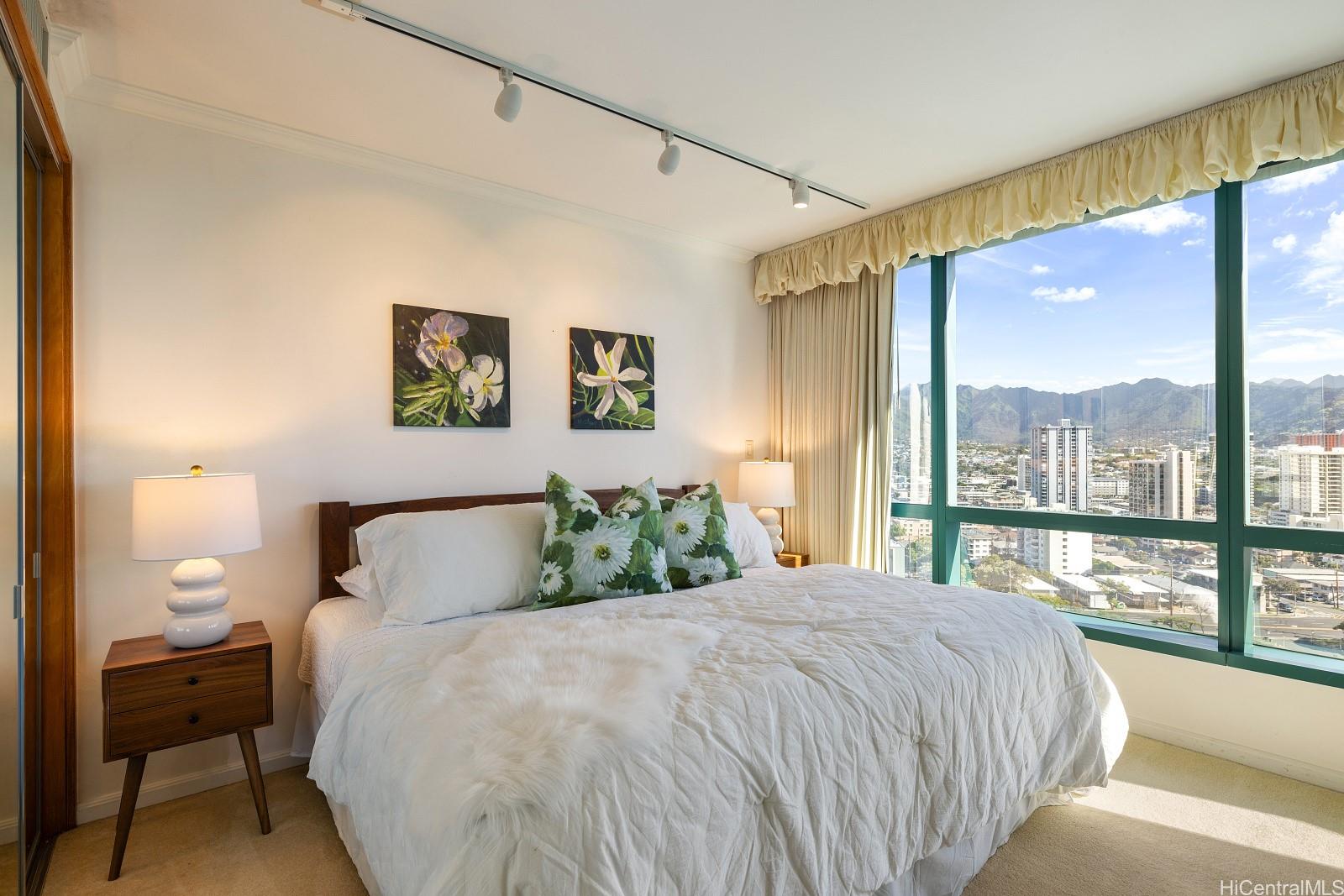 Waikiki Landmark condo # 2201 (Mauka Tower), Honolulu, Hawaii - photo 16 of 24