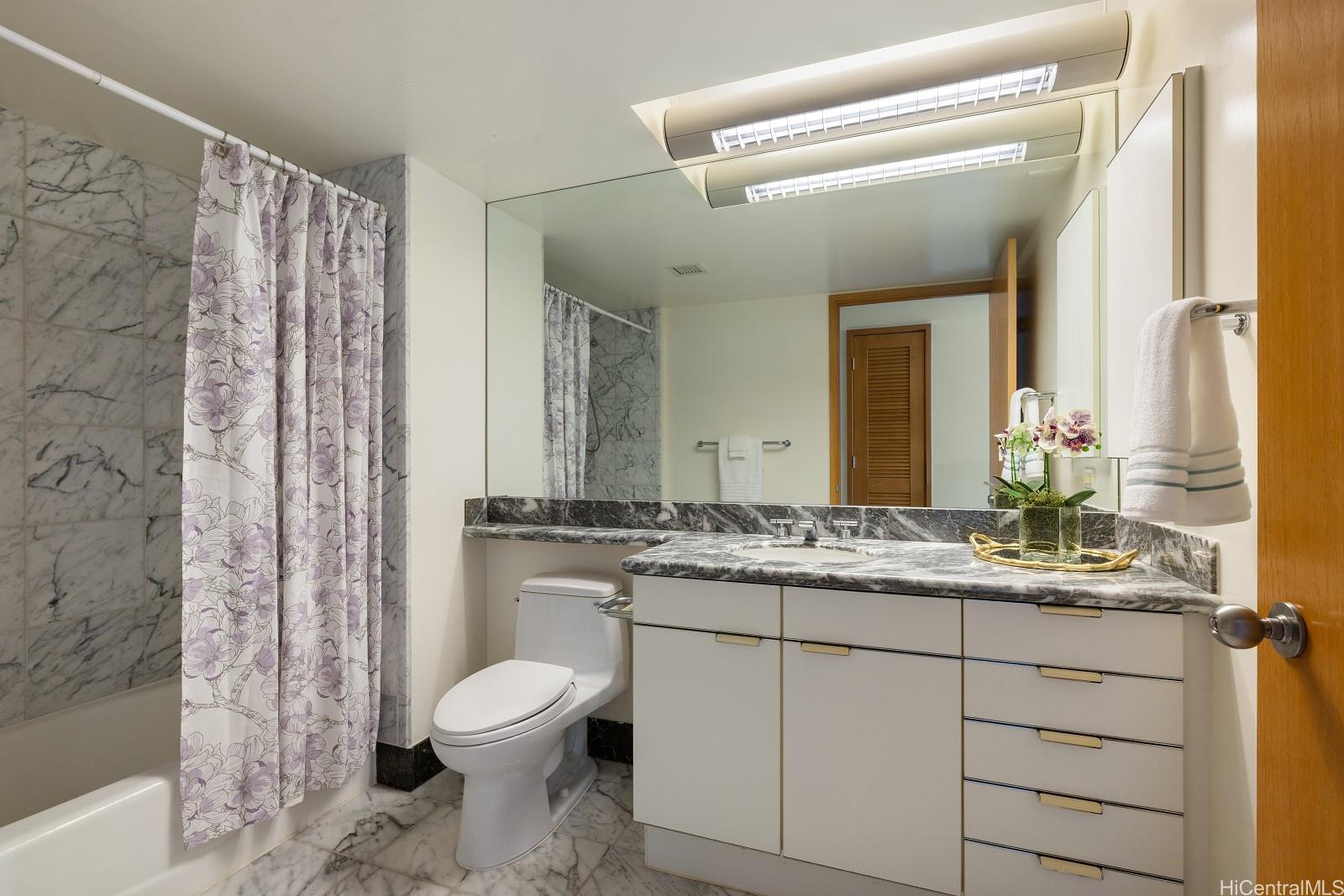 Waikiki Landmark condo # 2201 (Mauka Tower), Honolulu, Hawaii - photo 18 of 24