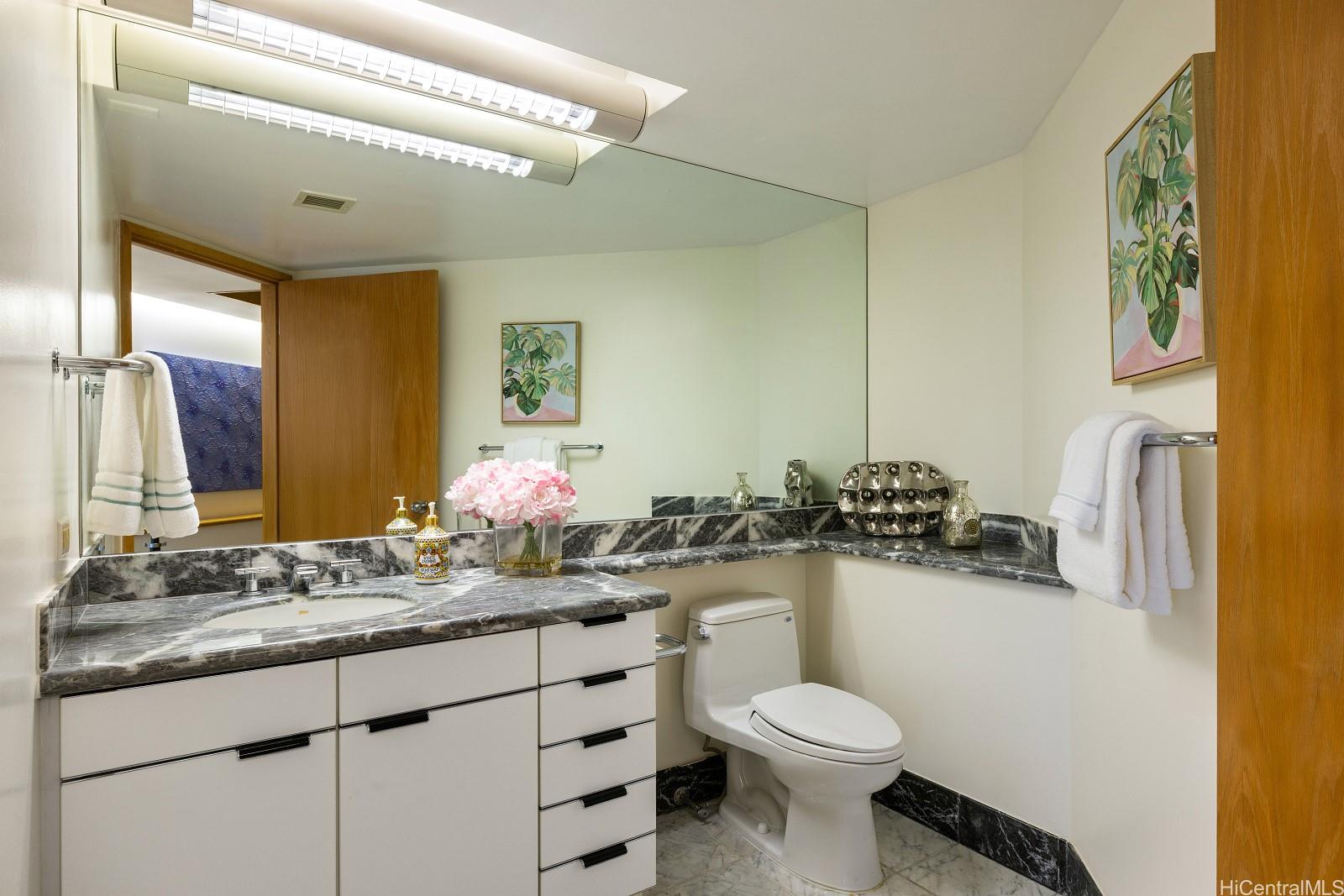 Waikiki Landmark condo # 2201 (Mauka Tower), Honolulu, Hawaii - photo 10 of 24