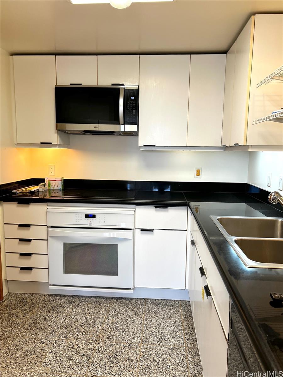 1888 Kalakaua Ave Honolulu - Rental - photo 2 of 8