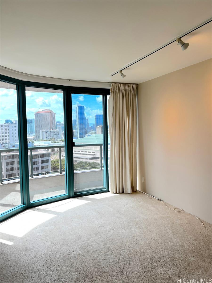 1888 Kalakaua Ave Honolulu - Rental - photo 3 of 8