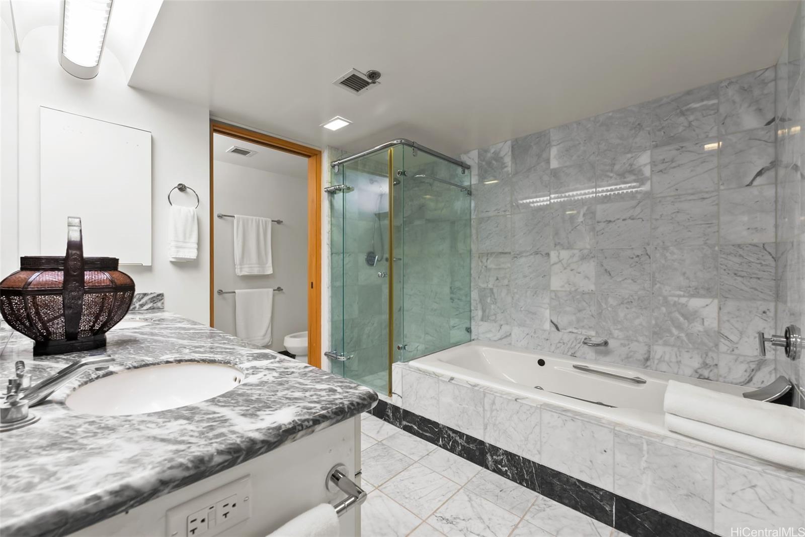 Waikiki Landmark condo # 2502, Honolulu, Hawaii - photo 14 of 25