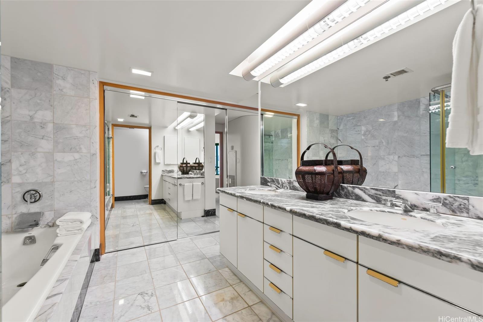 Waikiki Landmark condo # 2502, Honolulu, Hawaii - photo 16 of 25