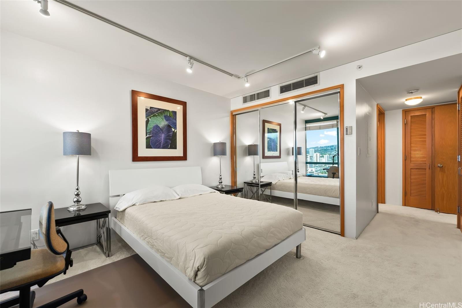 Waikiki Landmark condo # 2502, Honolulu, Hawaii - photo 6 of 25