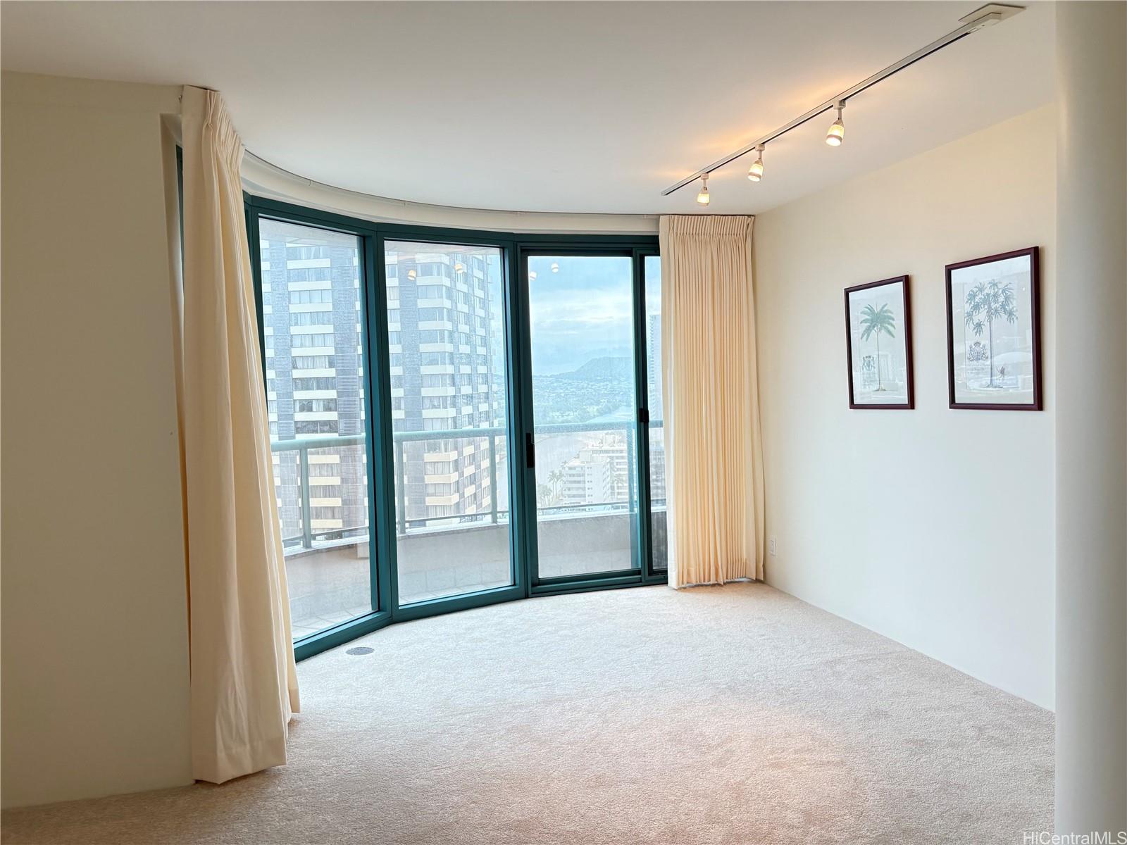 1888 Kalakaua Ave Honolulu - Rental - photo 2 of 8