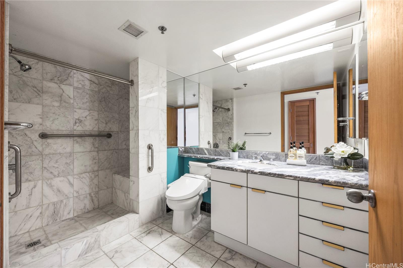 Waikiki Landmark condo # 2704, Honolulu, Hawaii - photo 14 of 25