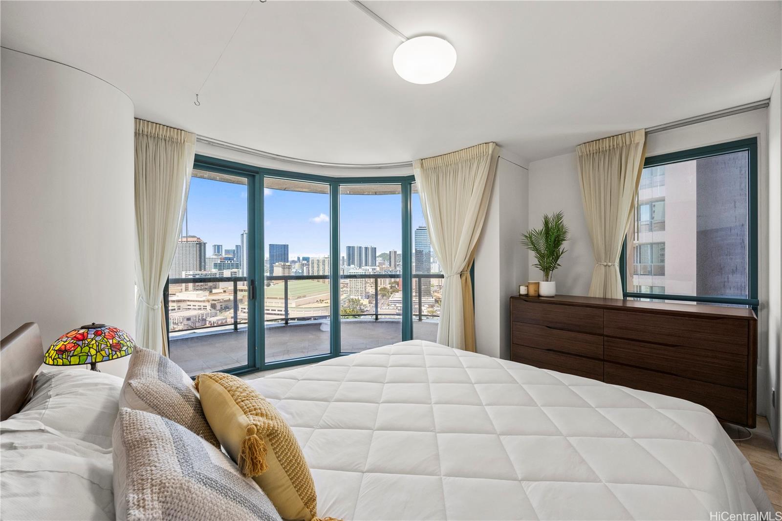 Waikiki Landmark condo # 2704, Honolulu, Hawaii - photo 7 of 25