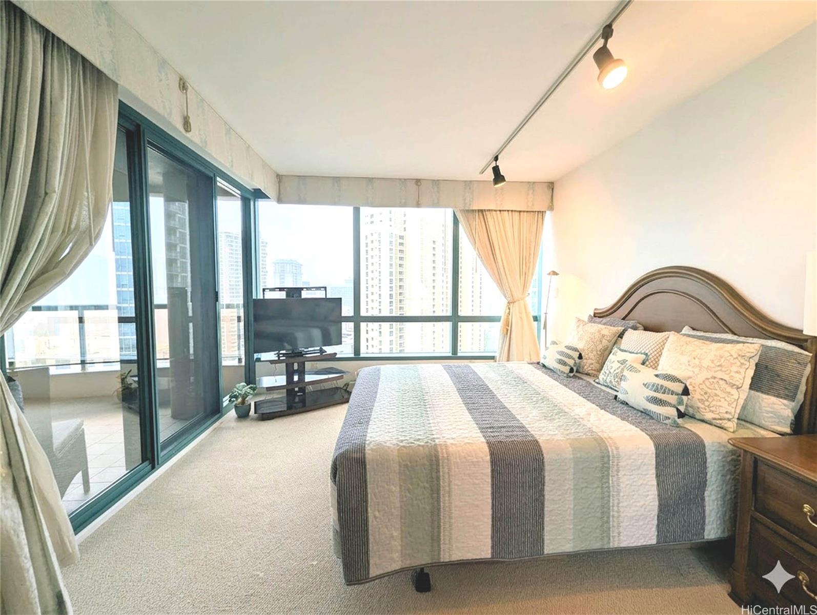 Waikiki Landmark condo # 3005, Honolulu, Hawaii - photo 6 of 25