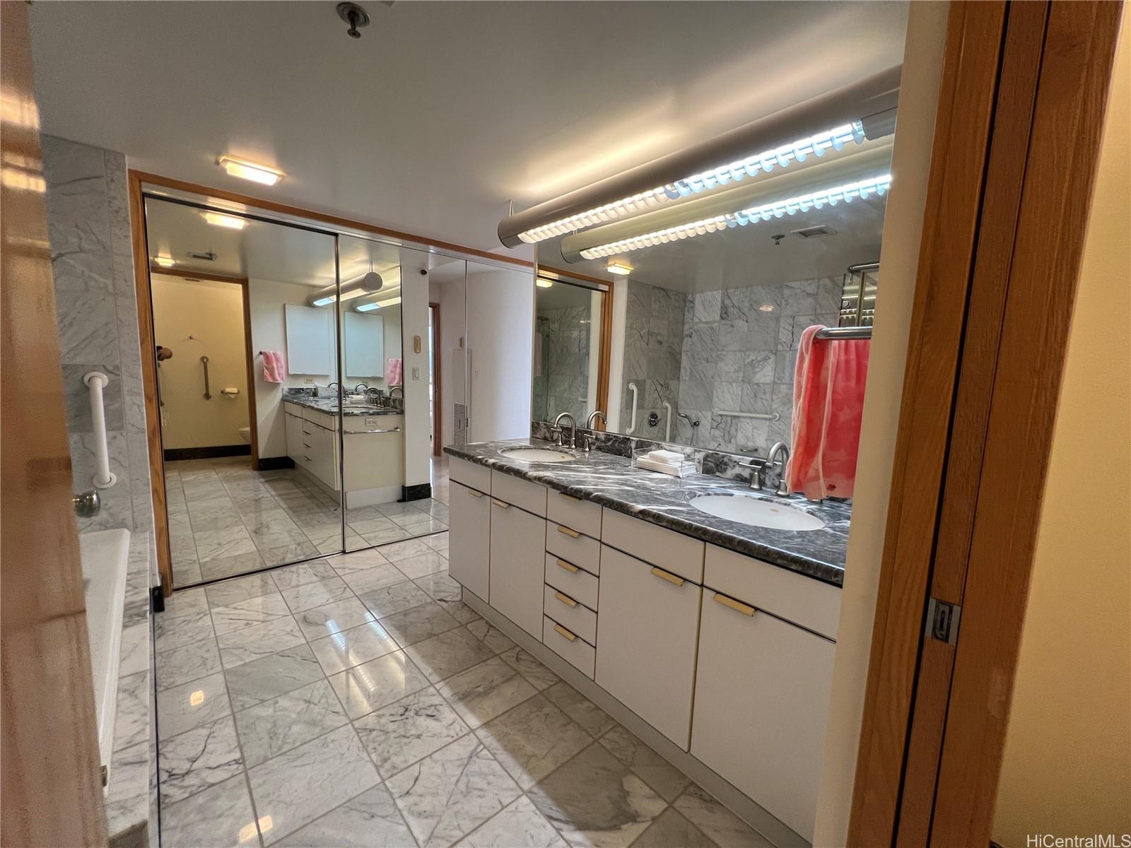 Waikiki Landmark condo # 3302, Honolulu, Hawaii - photo 6 of 8