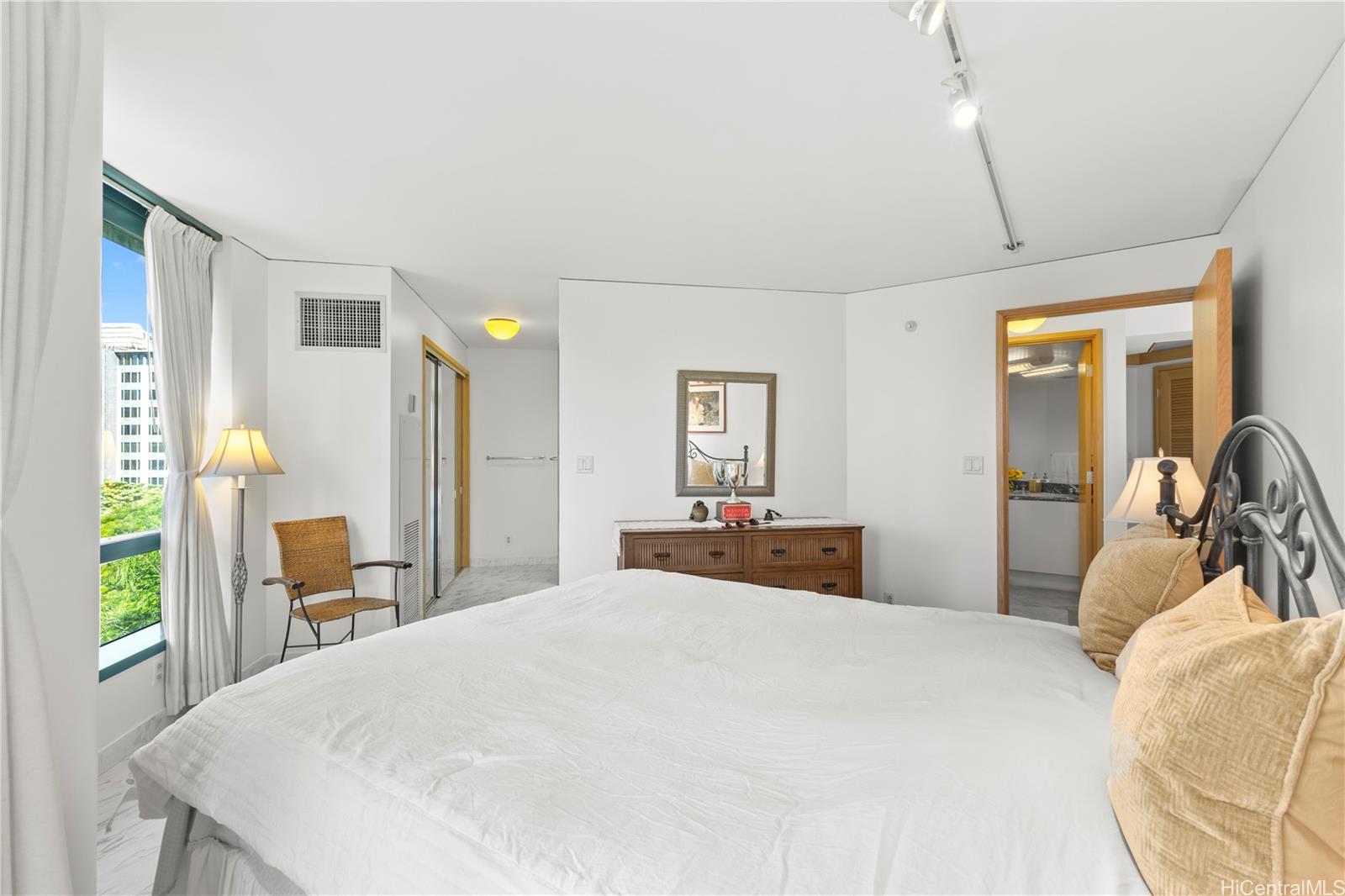 Waikiki Landmark condo # 906, Honolulu, Hawaii - photo 13 of 25