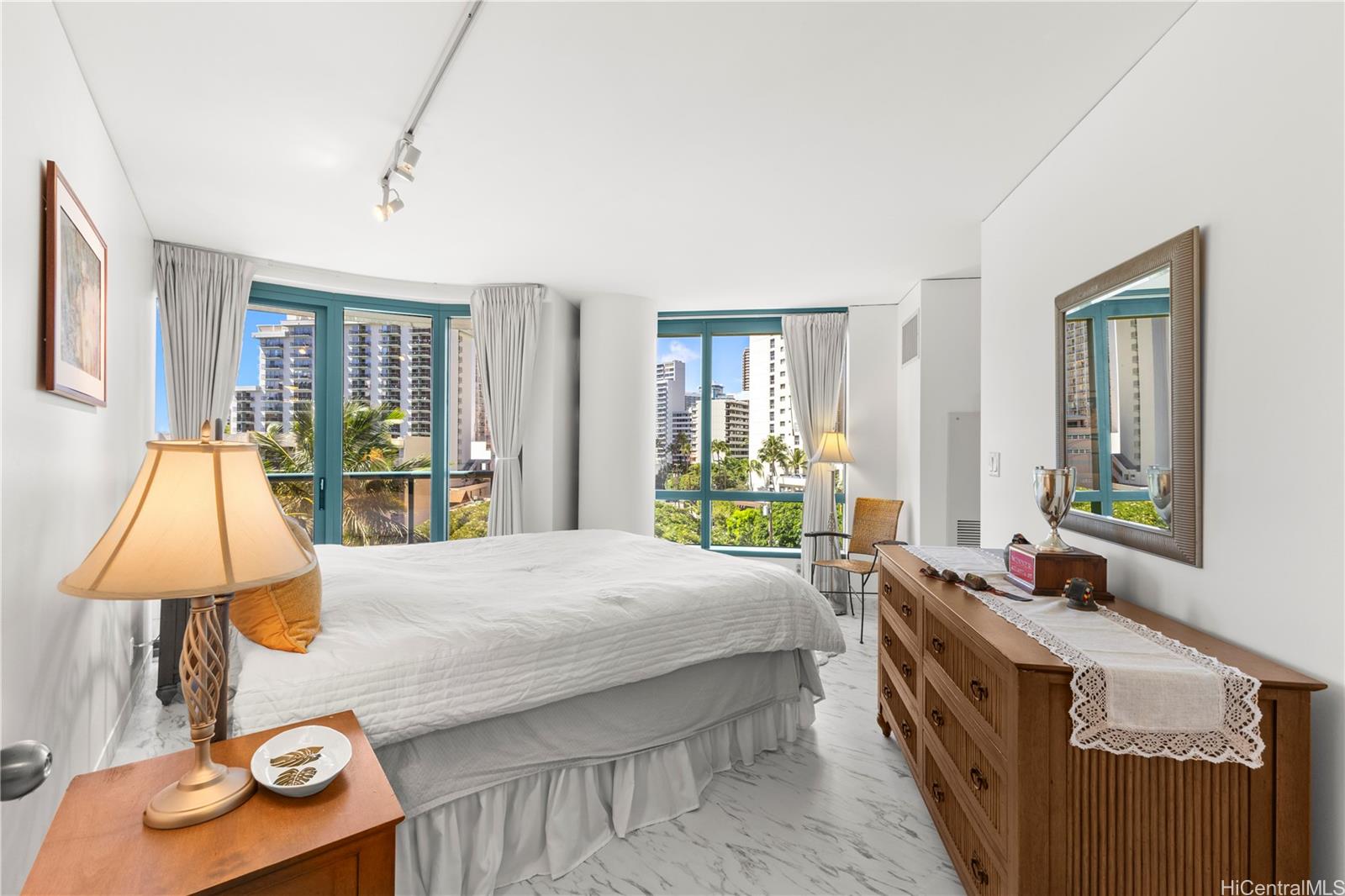 Waikiki Landmark condo # 906, Honolulu, Hawaii - photo 10 of 25