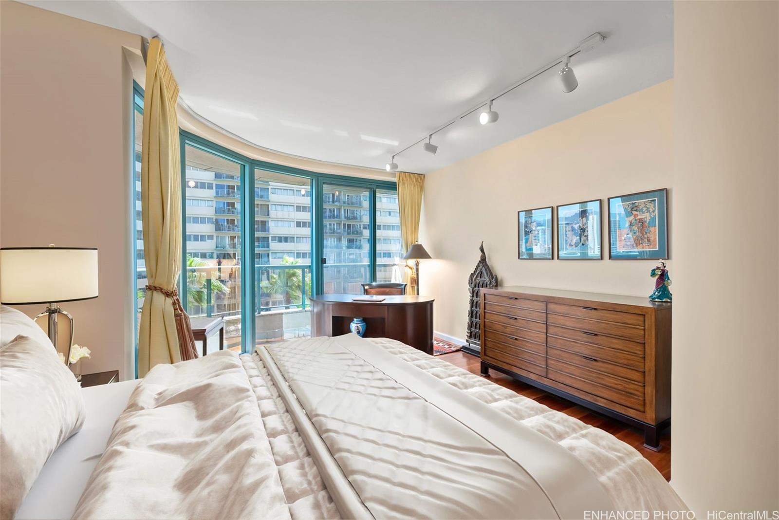 Waikiki Landmark condo # 907, Honolulu, Hawaii - photo 13 of 25