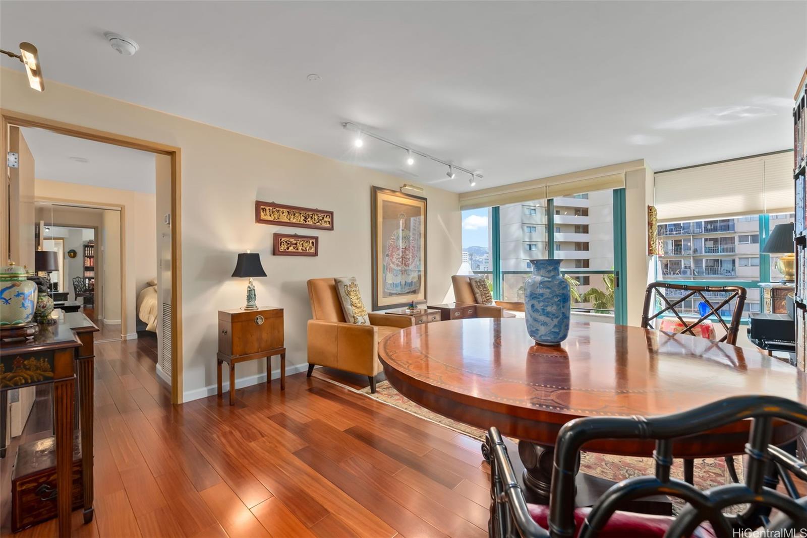 Waikiki Landmark condo # 907, Honolulu, Hawaii - photo 8 of 25