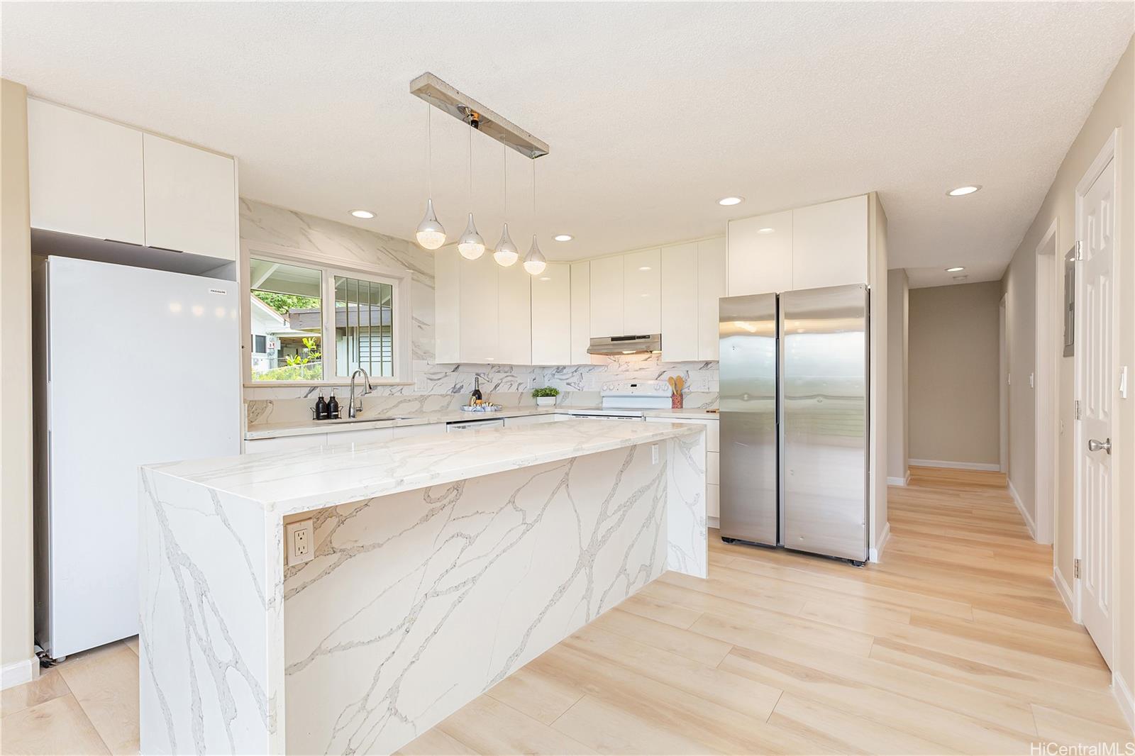 1898  Iwi Way Maunalani Heights, Diamond Head home - photo 4 of 25