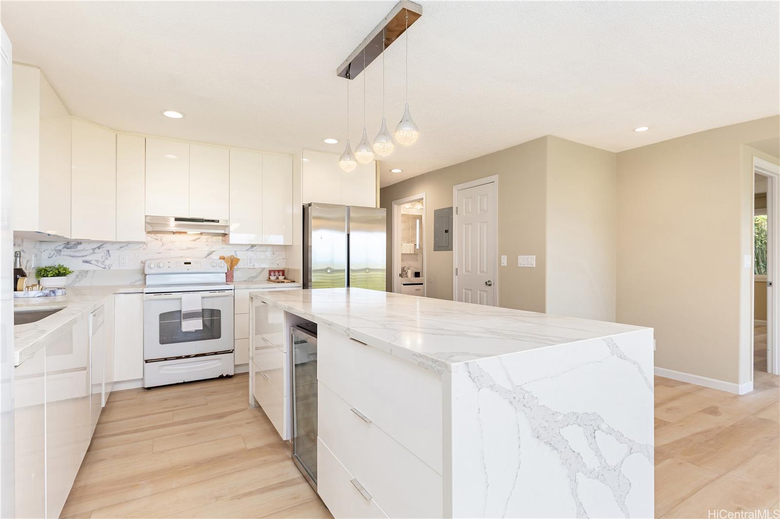 1898  Iwi Way Maunalani Heights, Diamond Head home - photo 5 of 25