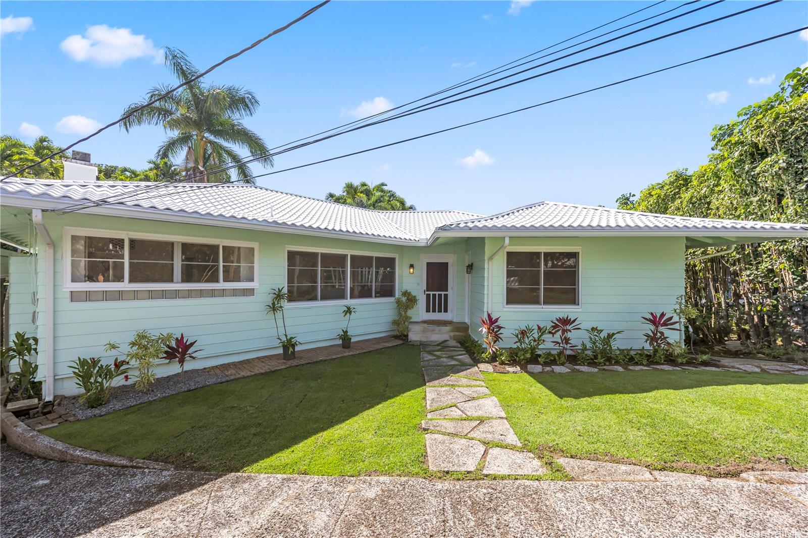 19  Hinalo Place Dowsett, Honolulu home - photo 2 of 25