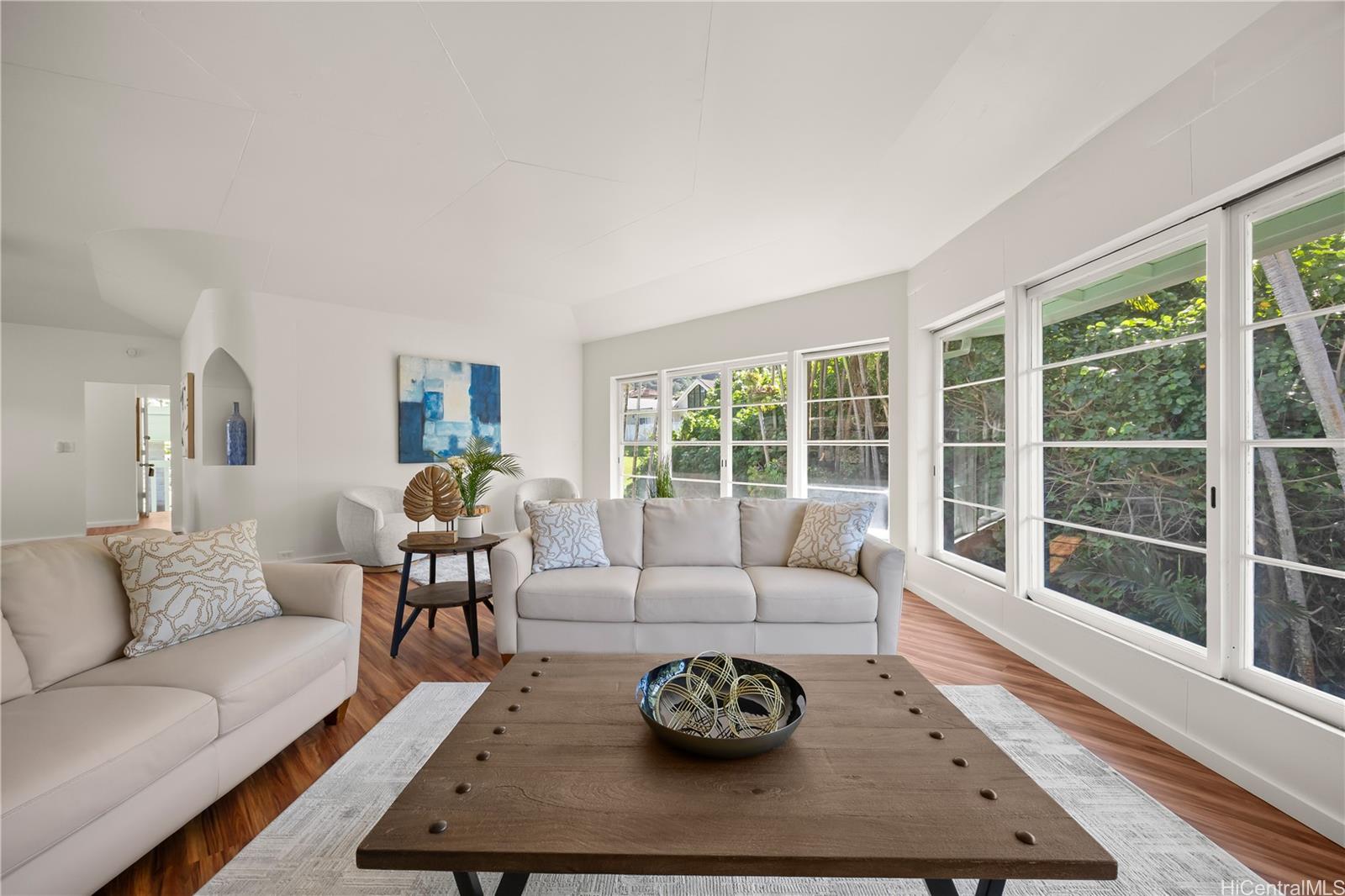 19  Hinalo Place Dowsett, Honolulu home - photo 3 of 25