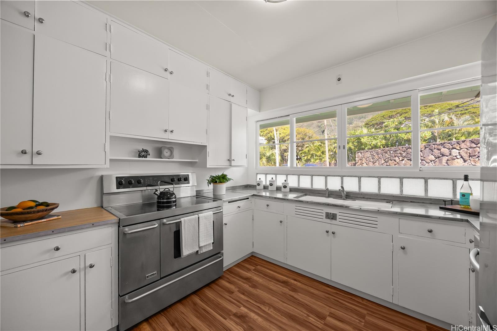 19  Hinalo Place Dowsett, Honolulu home - photo 7 of 25