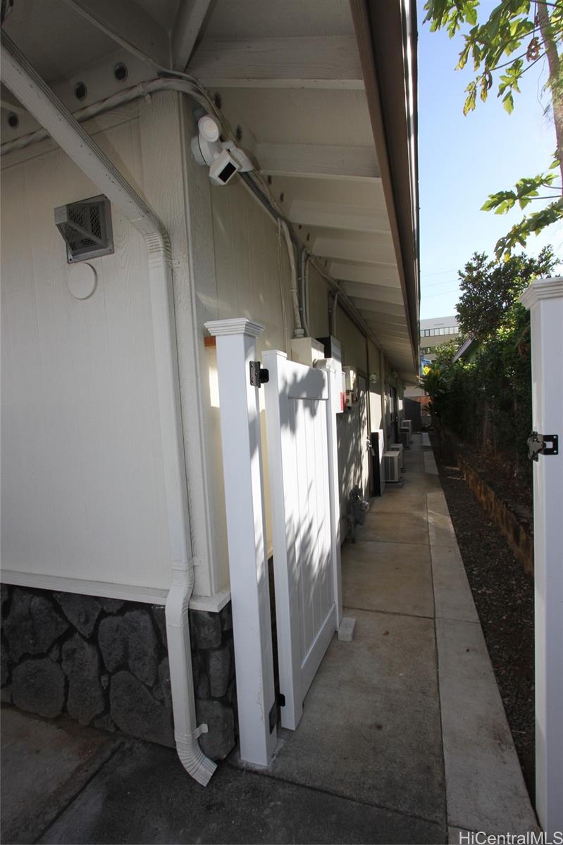 1907 Coyne Street Honolulu - Rental - photo 2 of 8