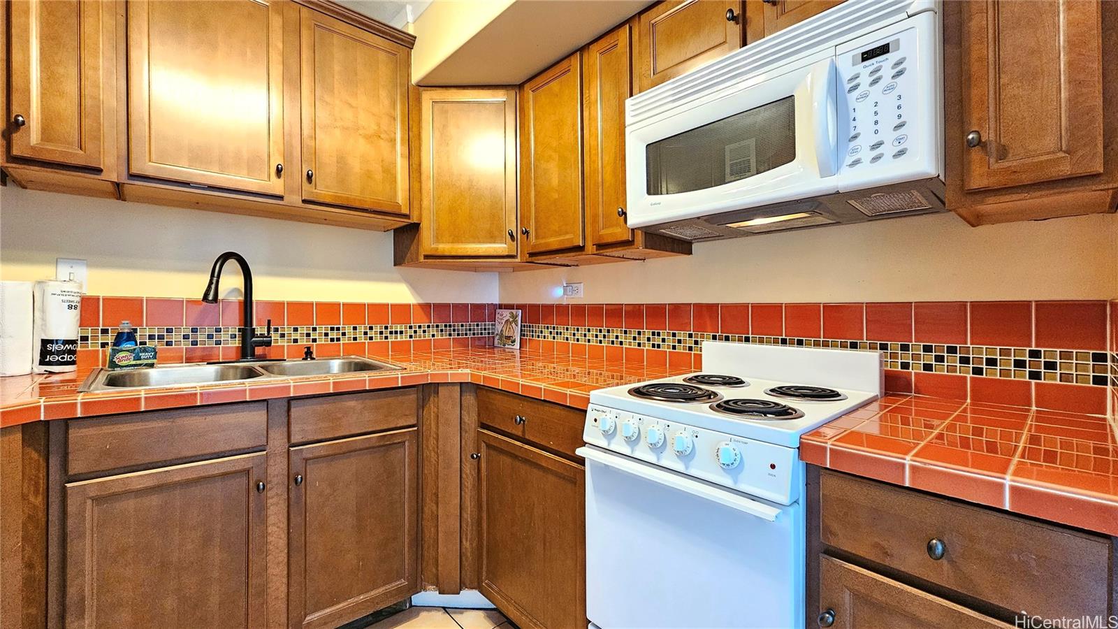 Royal Aloha condo # 1103, Honolulu, Hawaii - photo 10 of 18