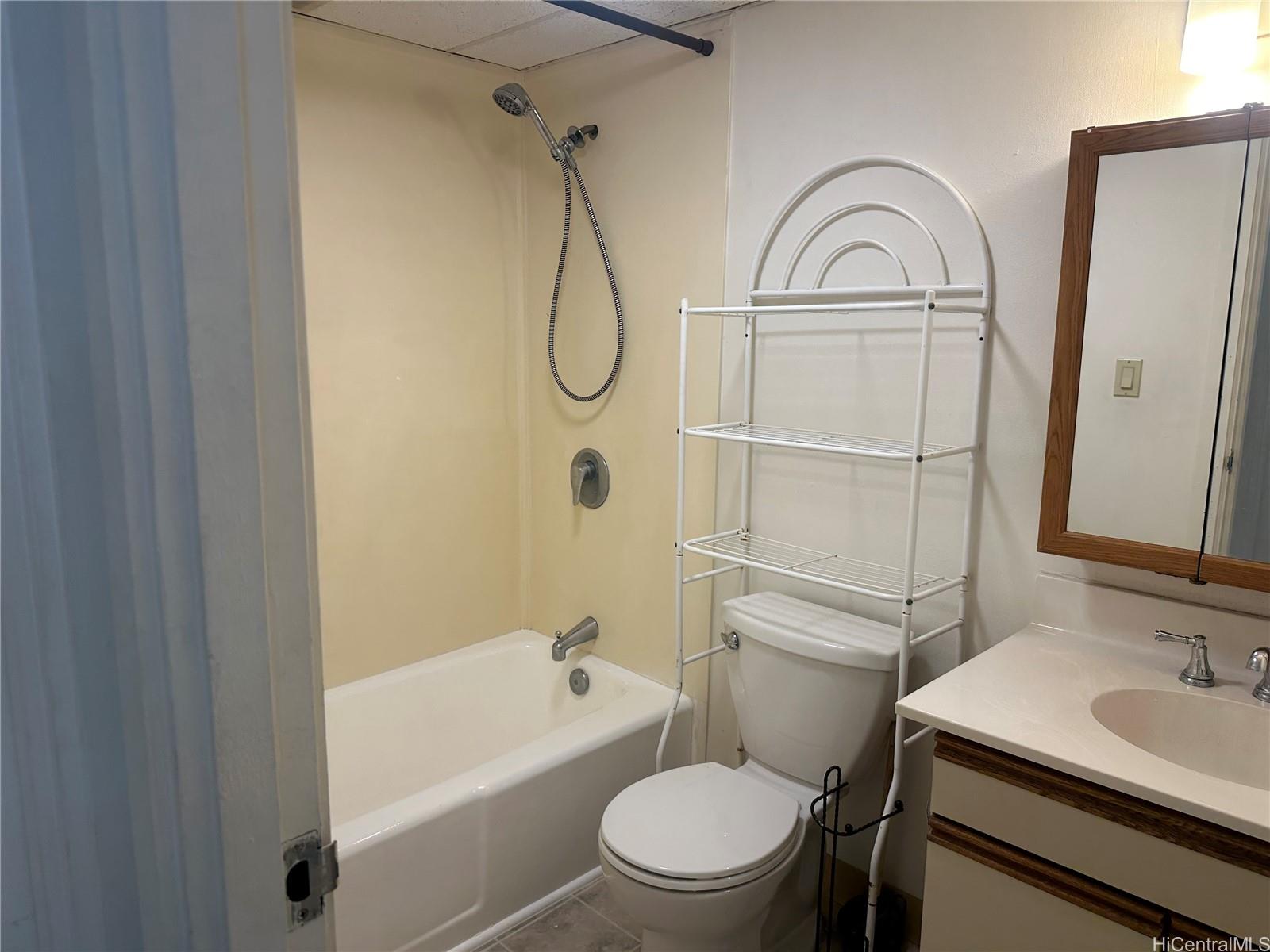 1909 Ala Wai Blvd Honolulu - Rental - photo 10 of 15