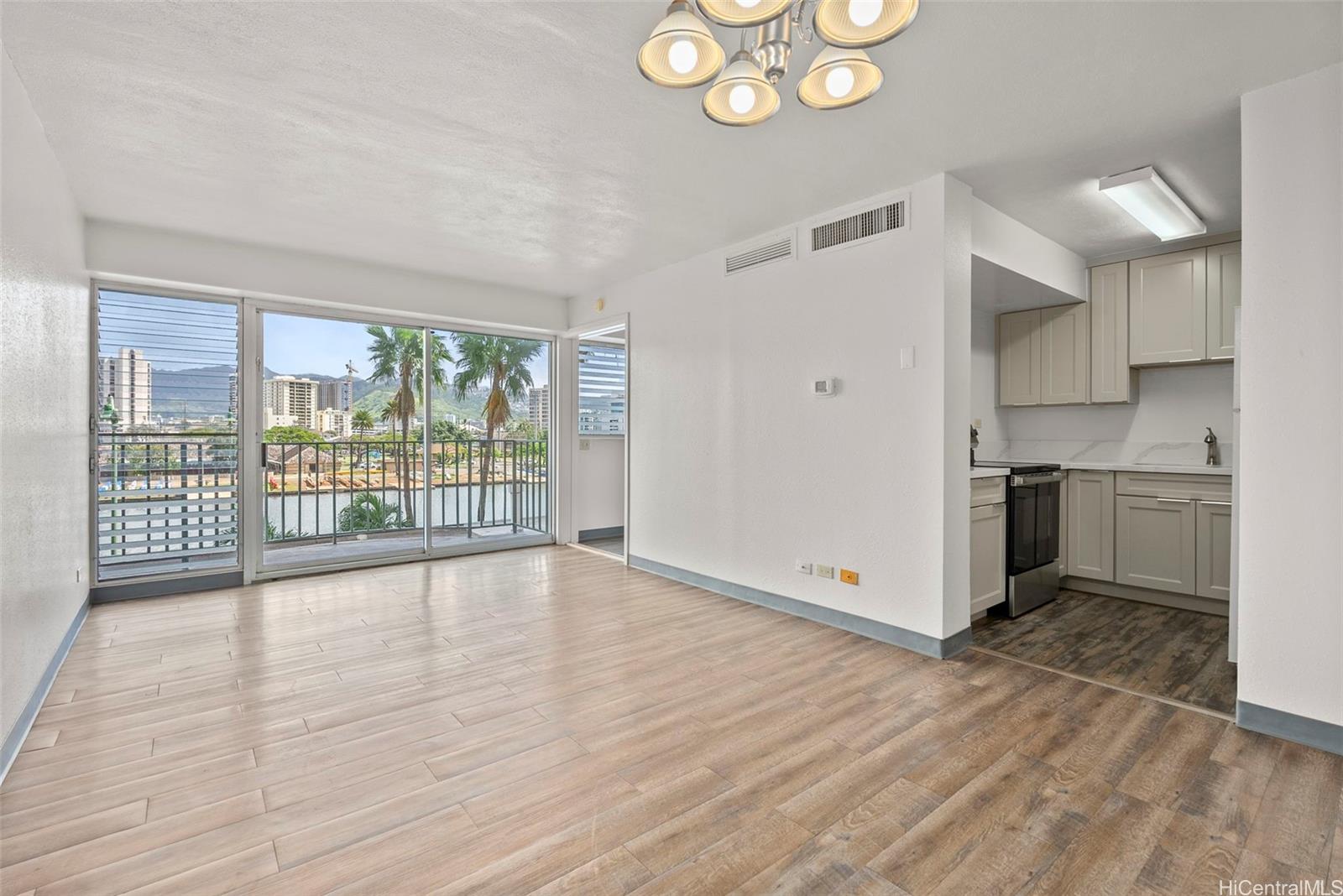 Royal Aloha condo # 302, Honolulu, Hawaii - photo 7 of 15