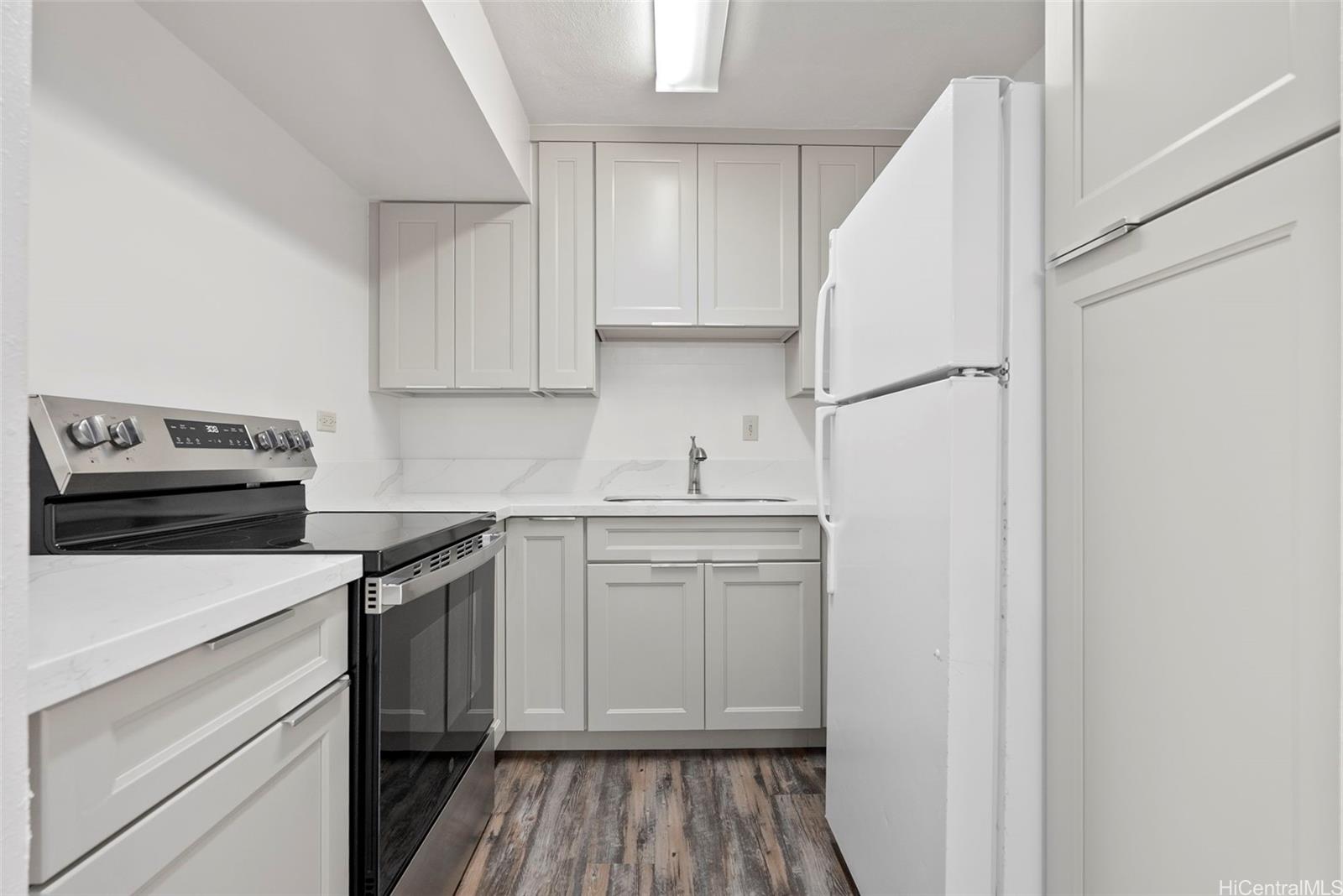 Royal Aloha condo # 302, Honolulu, Hawaii - photo 8 of 15