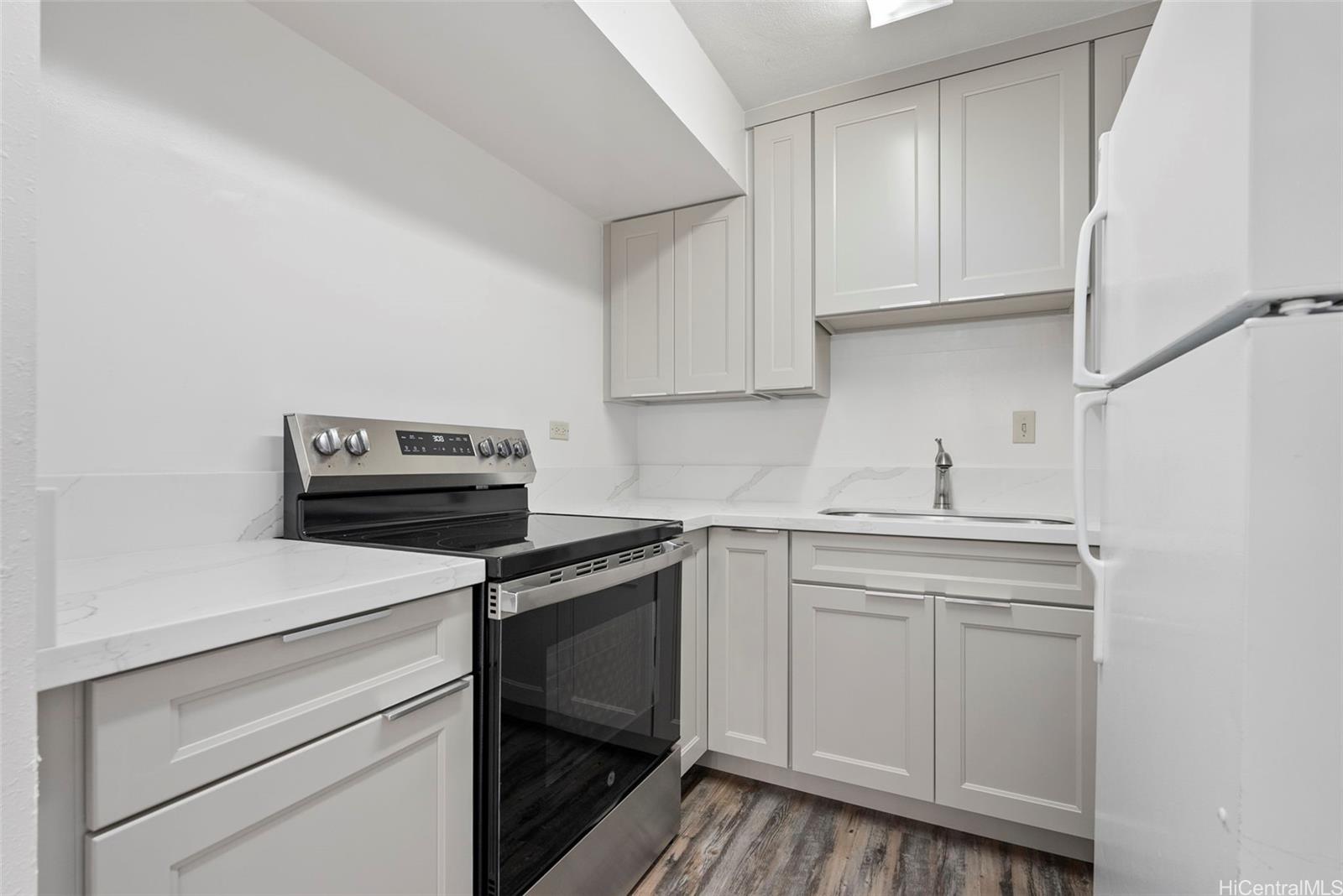 Royal Aloha condo # 302, Honolulu, Hawaii - photo 9 of 15