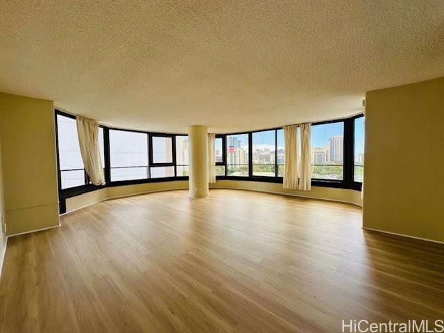 1910 Ala Moana Blvd Honolulu - Rental - photo 2 of 10