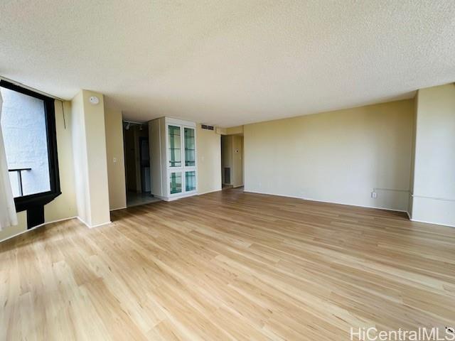 1910 Ala Moana Blvd Honolulu - Rental - photo 3 of 10