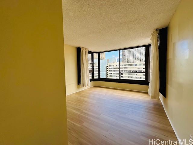 1910 Ala Moana Blvd Honolulu - Rental - photo 4 of 10