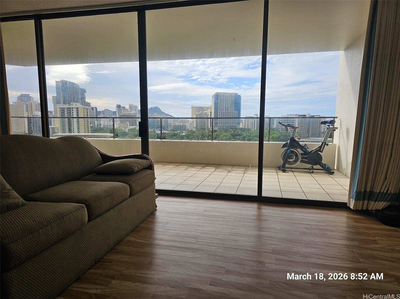 Canterbury Pl condo # 14C, Honolulu, Hawaii - photo 2 of 22