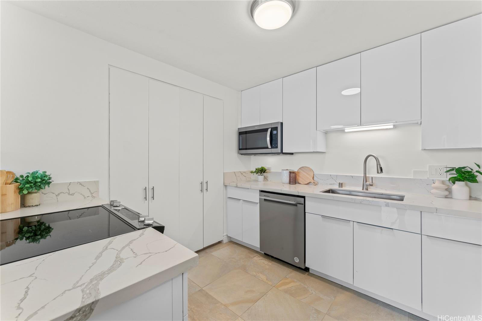 Canterbury Pl condo # 16A, Honolulu, Hawaii - photo 8 of 22