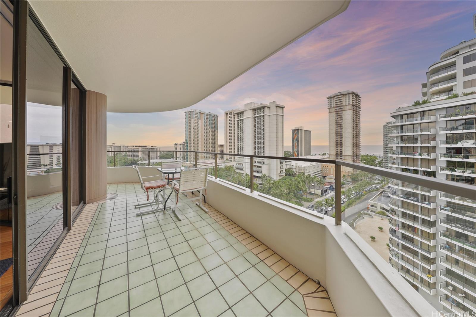 Canterbury Pl condo # 18A, Honolulu, Hawaii - photo 4 of 24