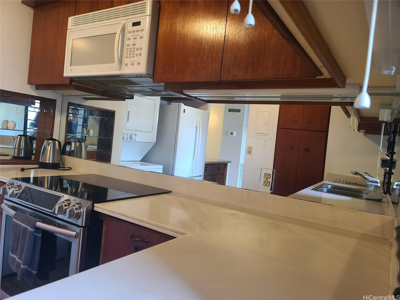 Canterbury Pl condo # 18C, Honolulu, Hawaii - photo 5 of 22