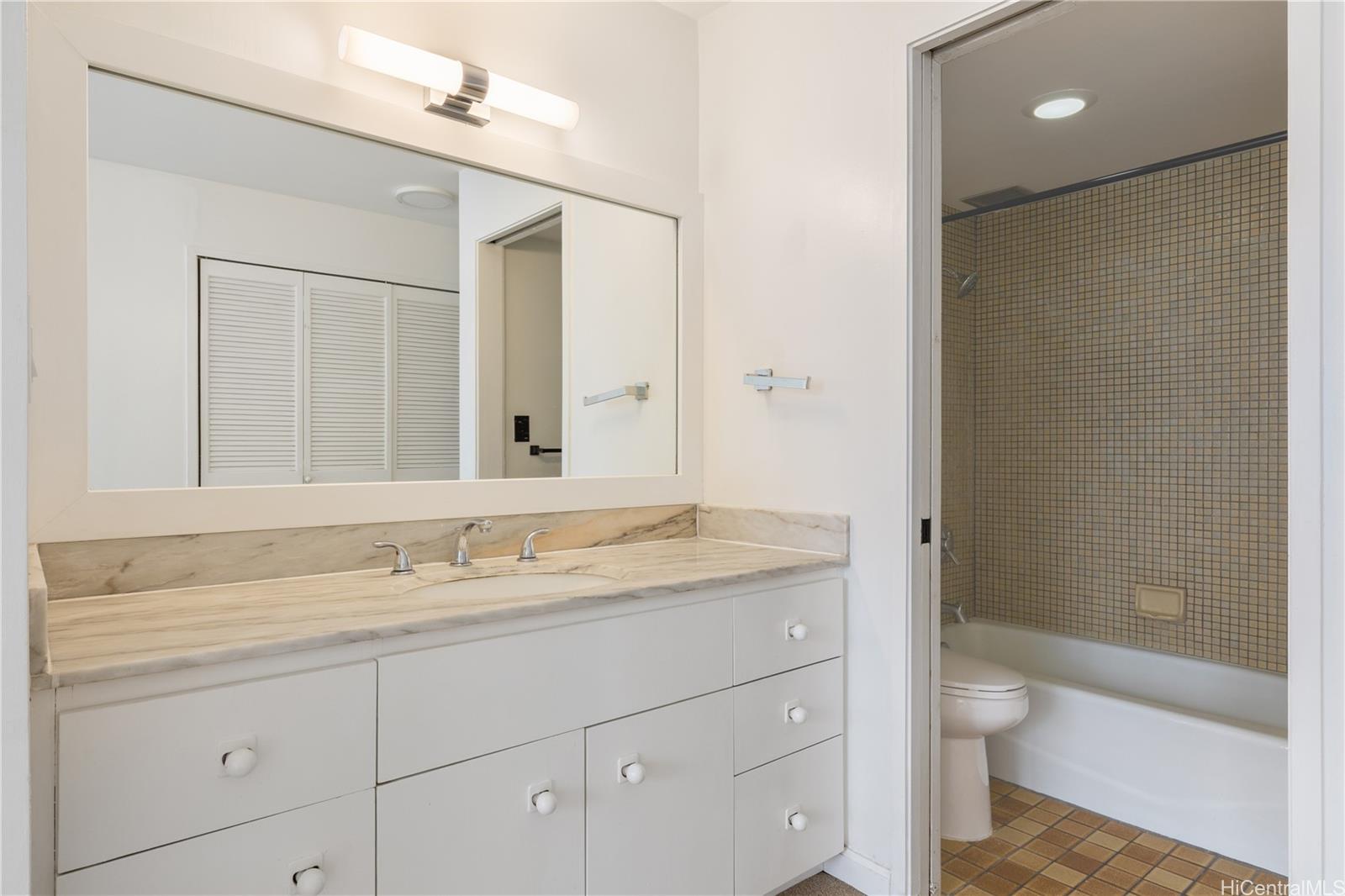 Canterbury Pl condo # 19A, Honolulu, Hawaii - photo 18 of 25