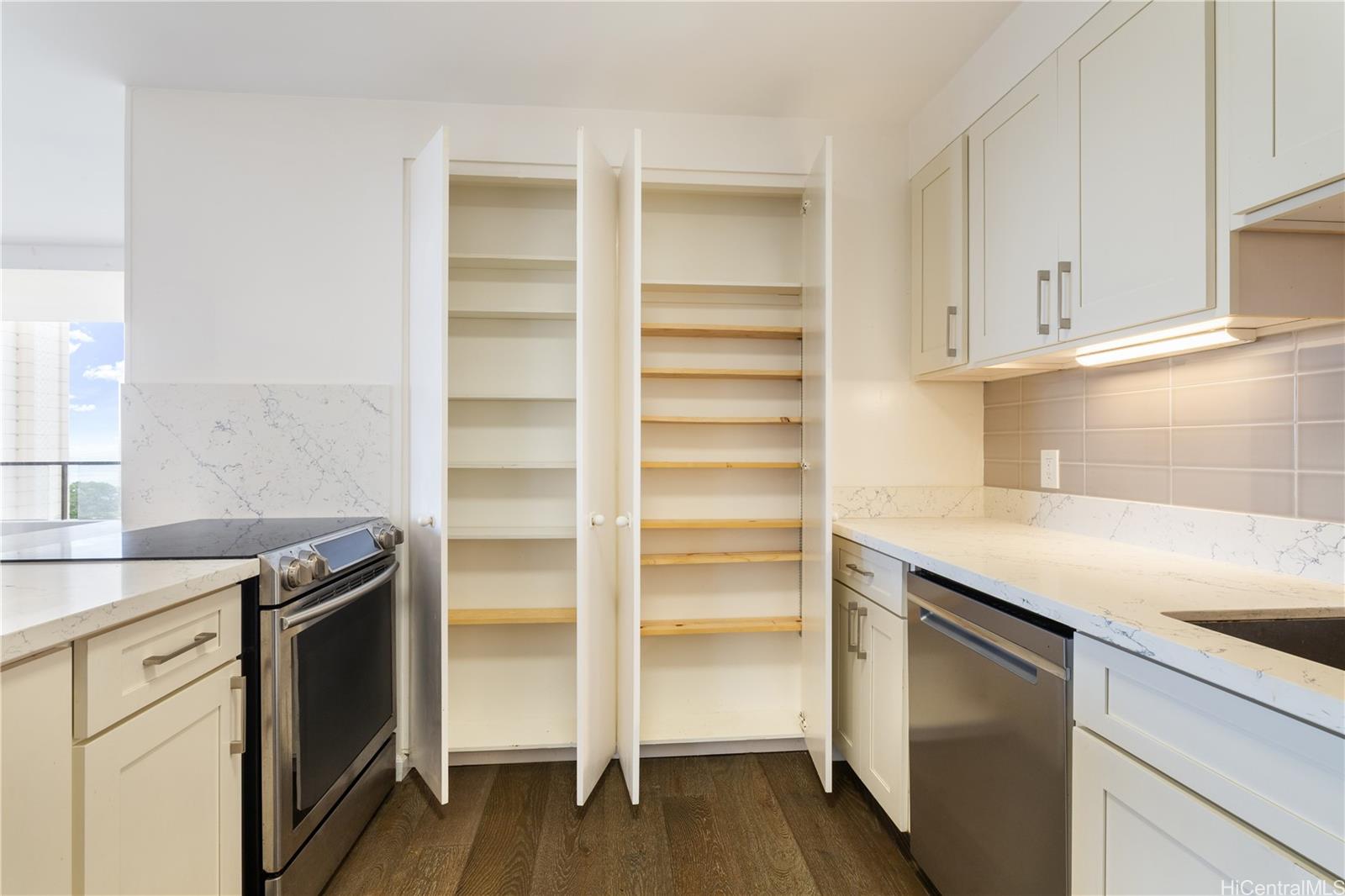 Canterbury Pl condo # 19A, Honolulu, Hawaii - photo 9 of 25