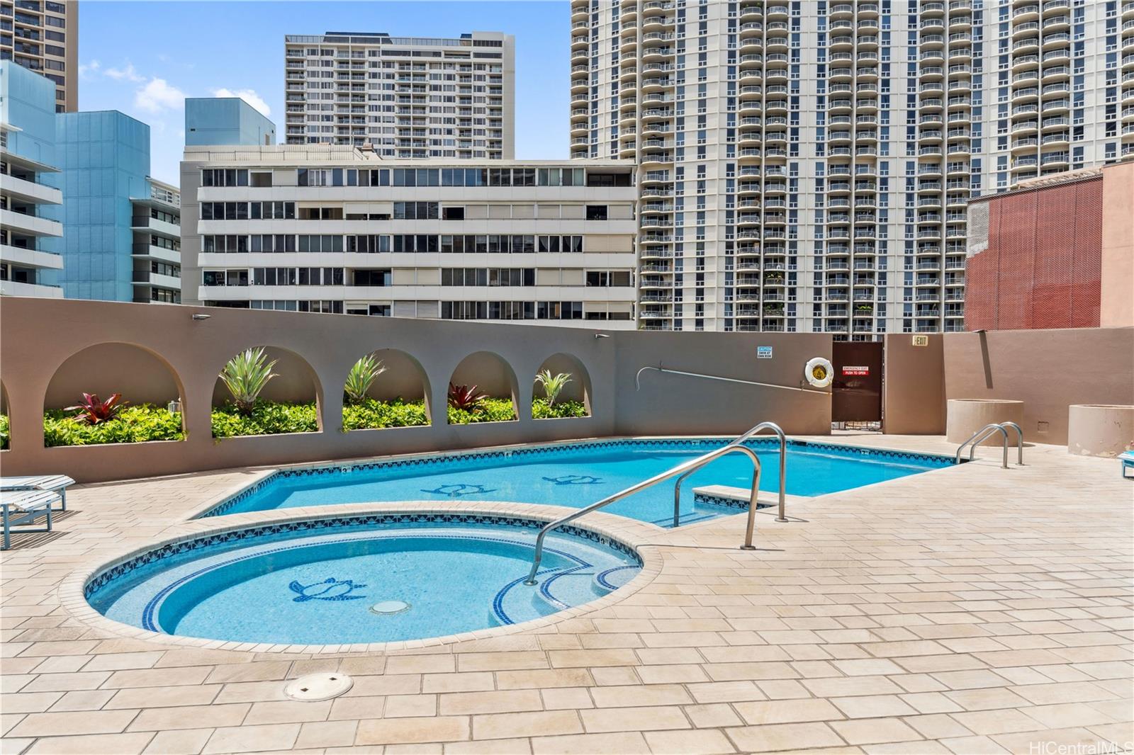 Canterbury Pl condo # 19C, Honolulu, Hawaii - photo 13 of 15