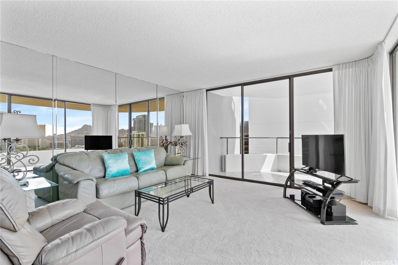 Canterbury Pl condo # 19D, Honolulu, Hawaii - photo 3 of 12