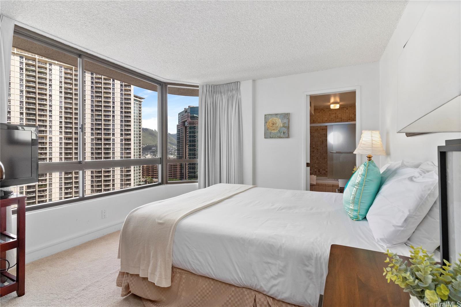 Canterbury Pl condo # 19D, Honolulu, Hawaii - photo 6 of 12