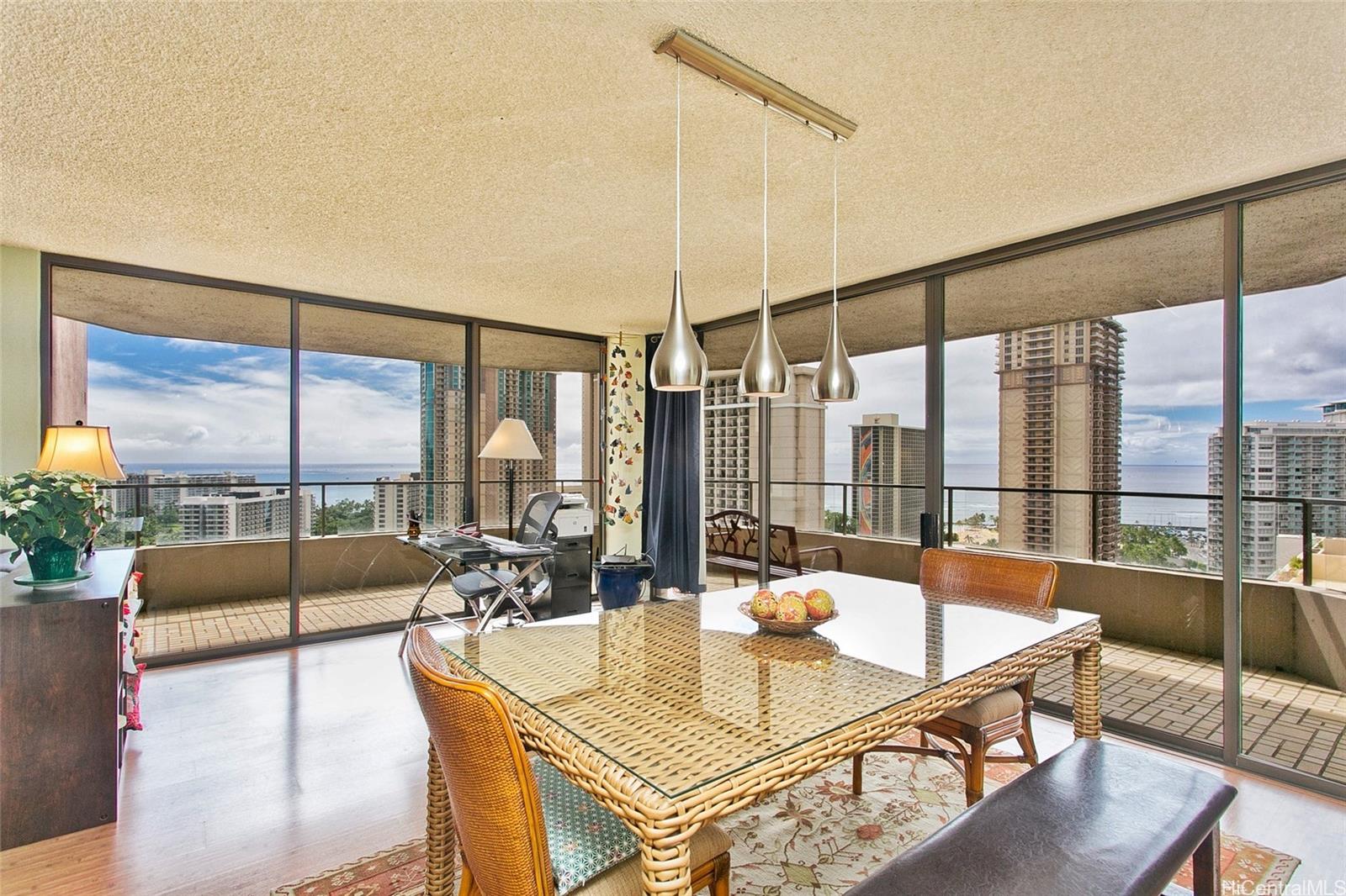 Canterbury Pl condo # 25A, Honolulu, Hawaii - photo 2 of 19