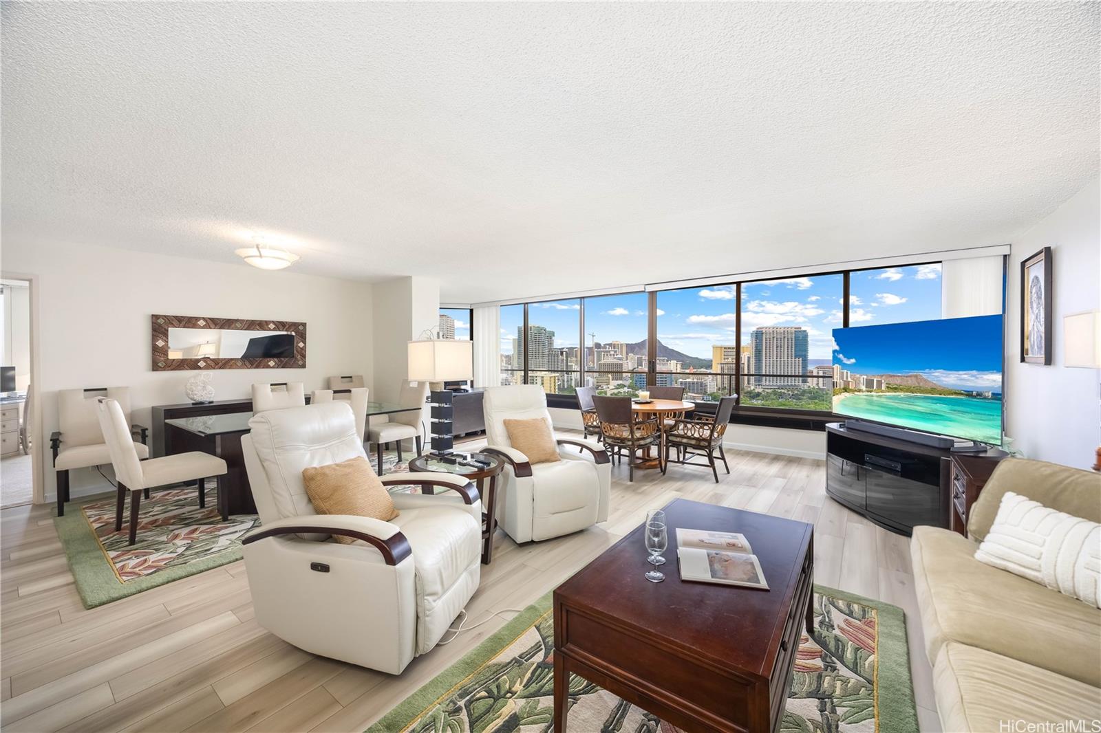 Canterbury Pl condo # 26C, Honolulu, Hawaii - photo 2 of 25