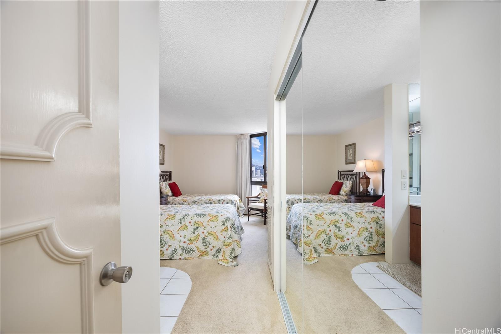 Canterbury Pl condo # 26C, Honolulu, Hawaii - photo 12 of 25