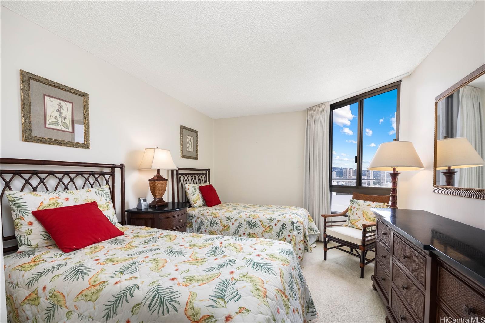 Canterbury Pl condo # 26C, Honolulu, Hawaii - photo 15 of 25