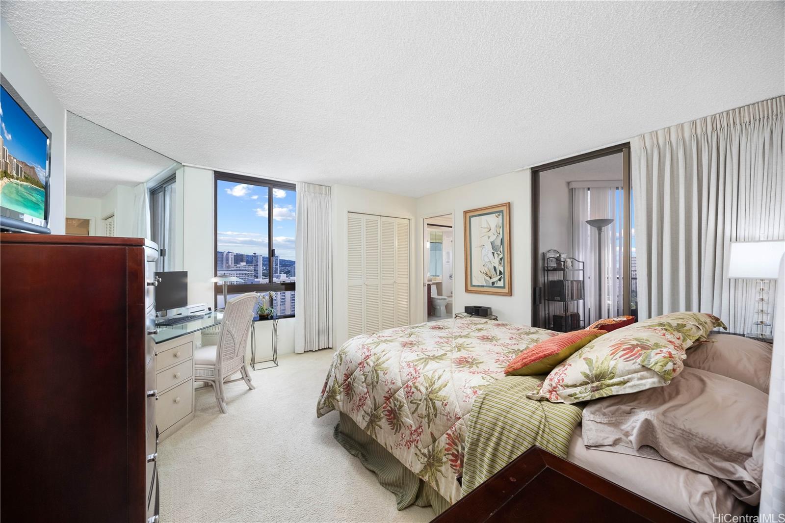 Canterbury Pl condo # 26C, Honolulu, Hawaii - photo 16 of 25